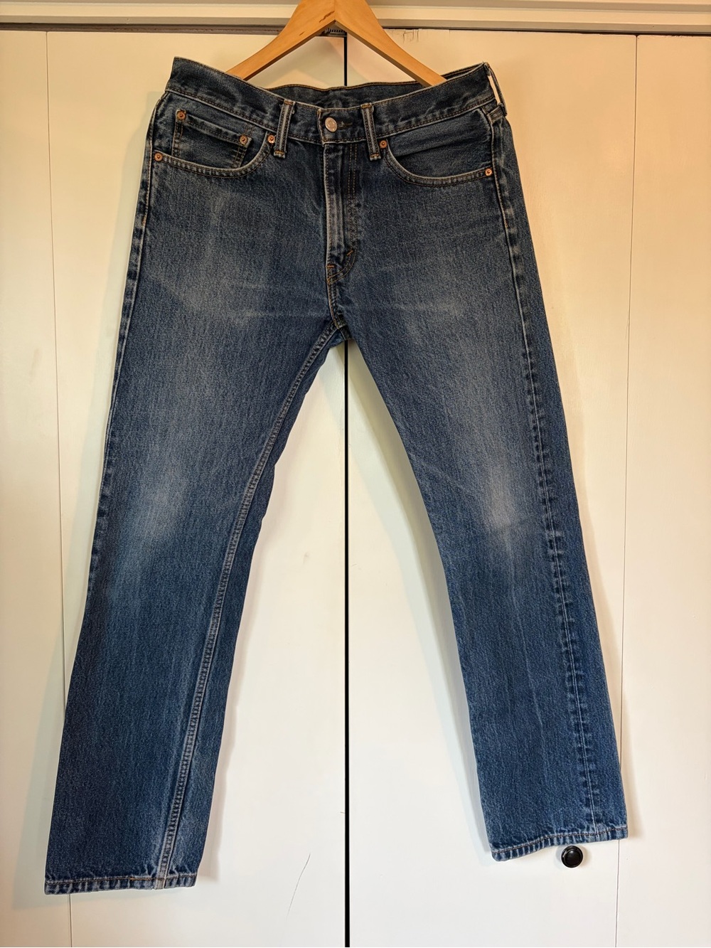 Levi's Men's Straight Jeans in Medium Blue Wash